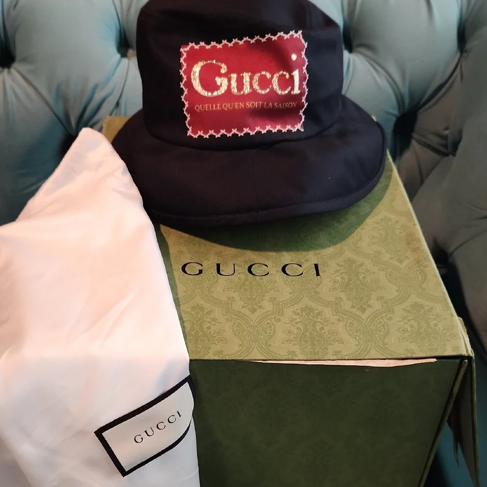 Gucci Black Bucket Hat with Red Patch - Picture 3 of 3